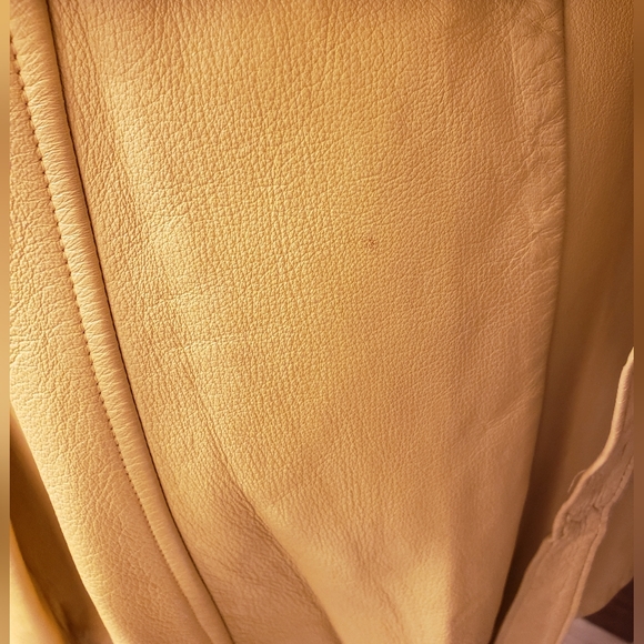 70s Vintage Belted Leather Jacket - Picture 5 of 9